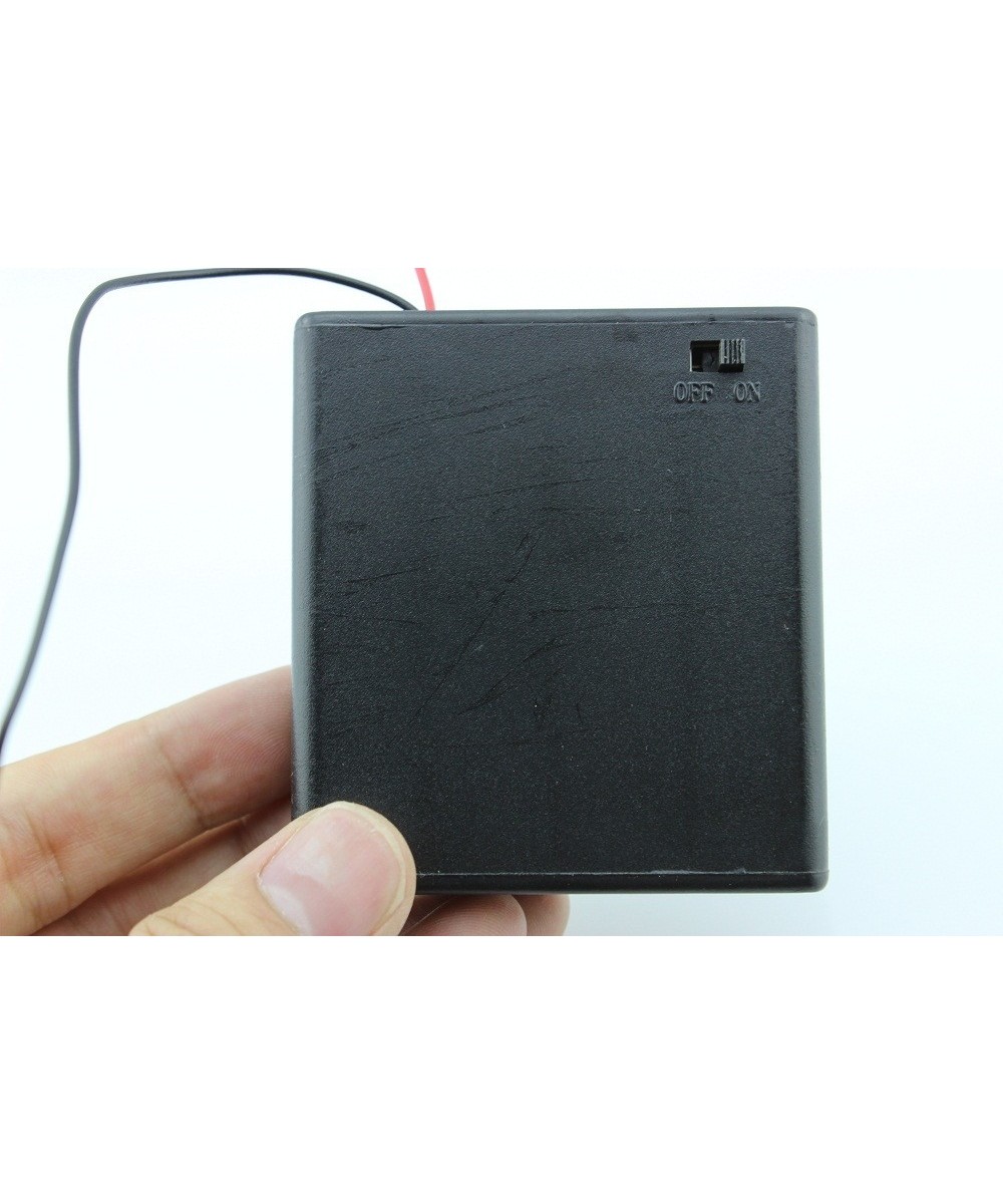 Contenedor de 4 baterias AA cerrado con interruptor ON/OFF color negro