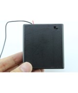 Contenedor de 4 baterias AA cerrado con interruptor ON/OFF color negro